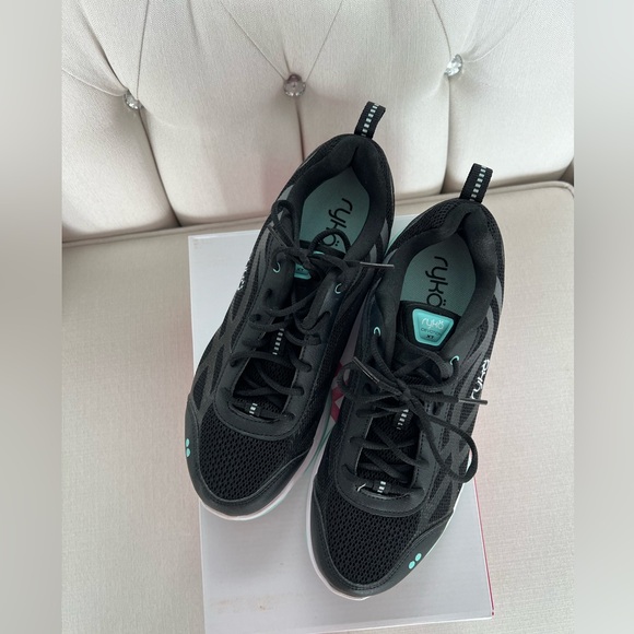 Women’s Ryka Devotion XT Cross Trainer walking shoe Size 8.5 - Picture 2 of 15